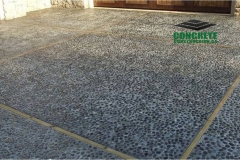 mexican-beach-pebble-concrete-driveway-Milton-ON-MapleState-Construction-Inc